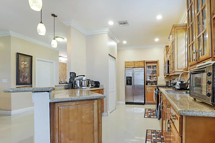 6401 SW 195th Ave -15