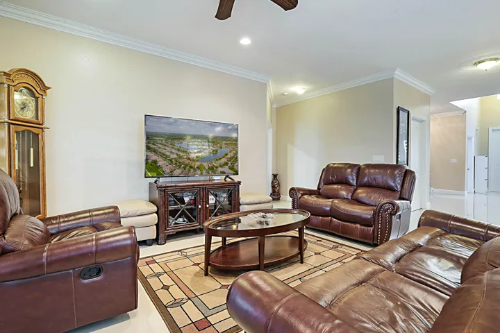 6401 SW 195th Ave -10