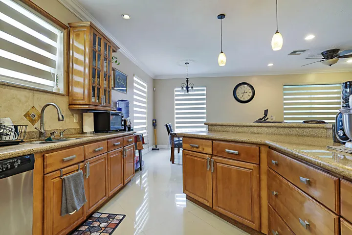 6401 SW 195th Ave -17