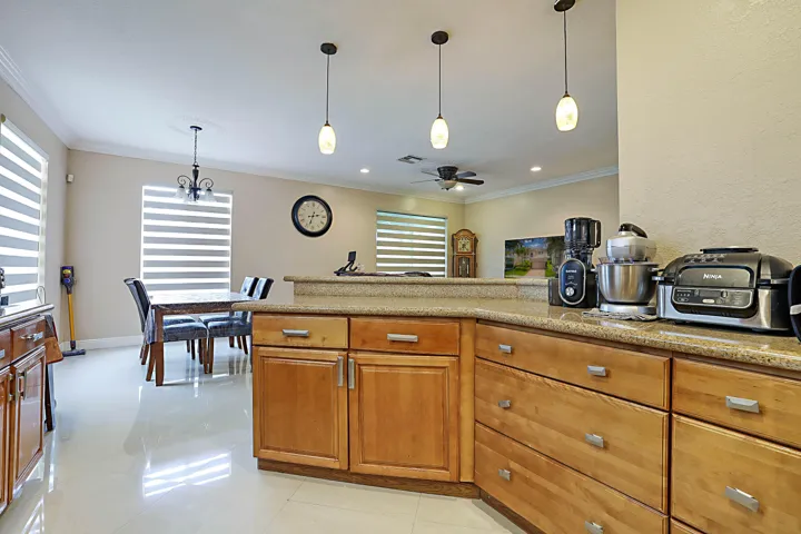6401 SW 195th Ave -16