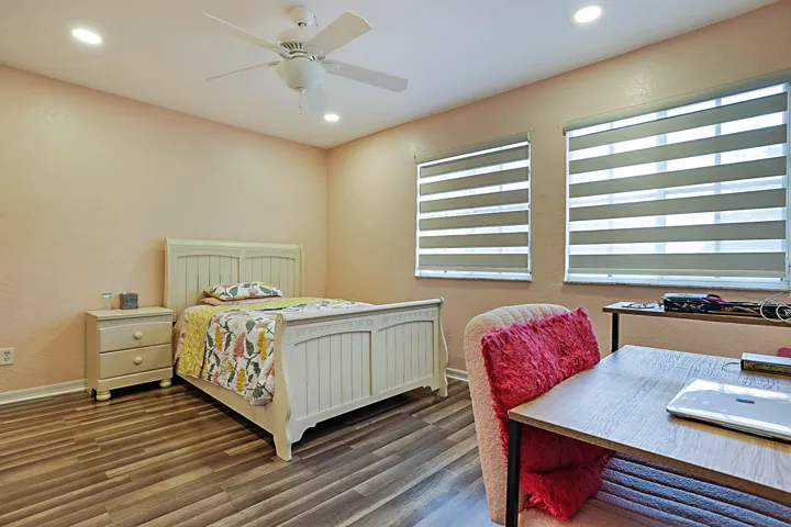 6401 SW 195th Ave -27