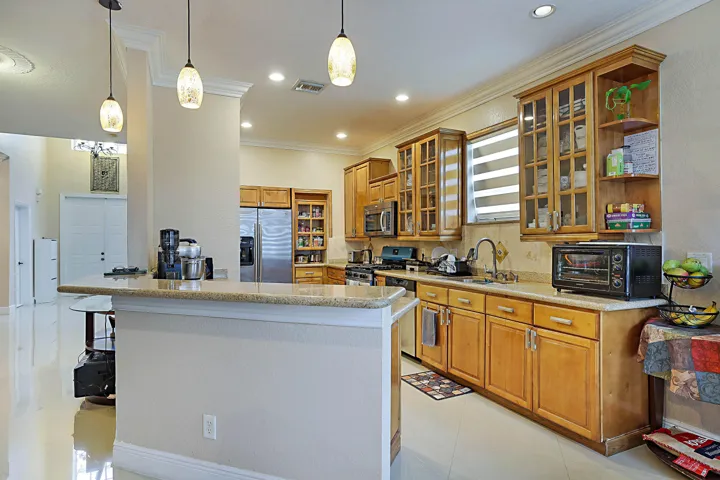 6401 SW 195th Ave -14