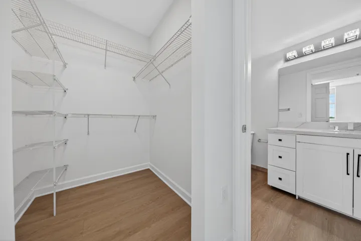 Walk -In Closet