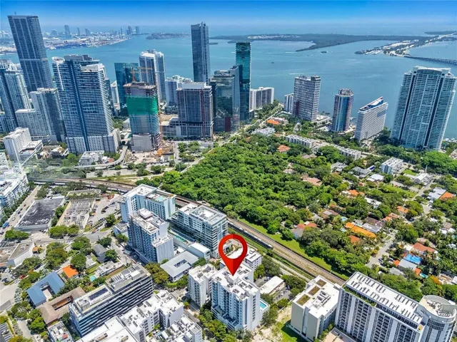 Minutes to Downtown and Beaches