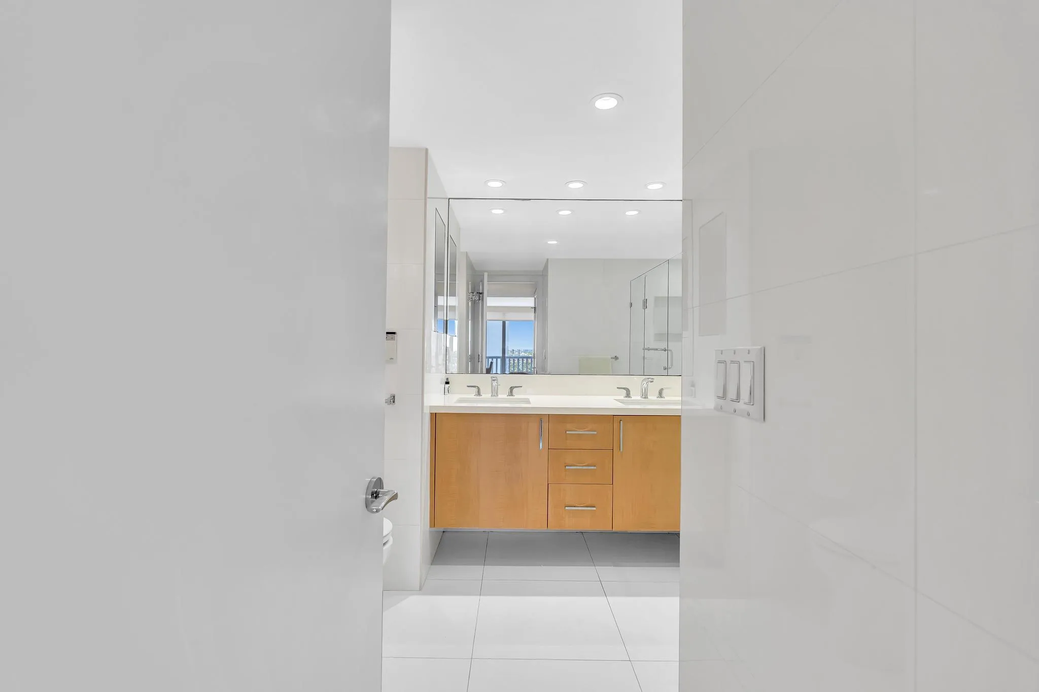 Ensuite Bath Entrance
