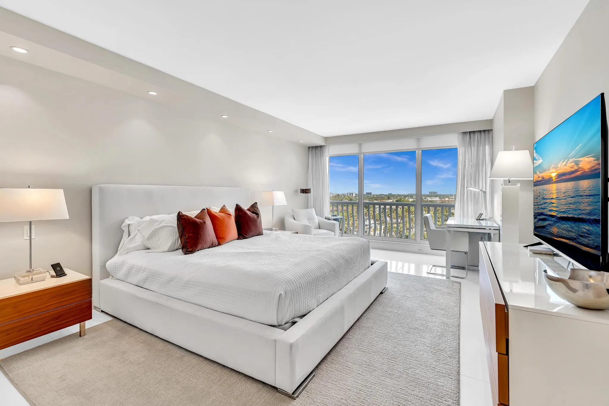 Primary Suite with Views!