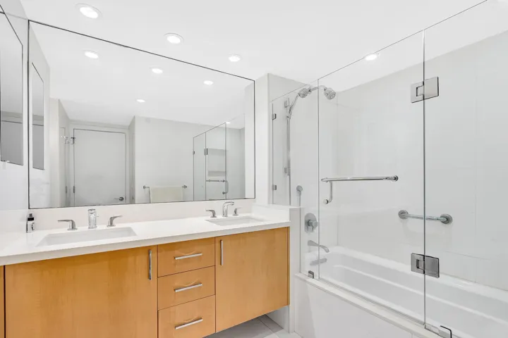 Double Vanities and Roman Tub/Shower combo in Ensuite