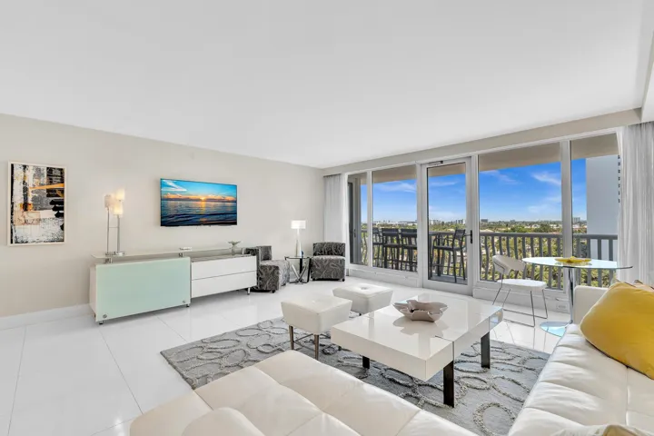 Floor to ceiling Impact windows featuring the west view