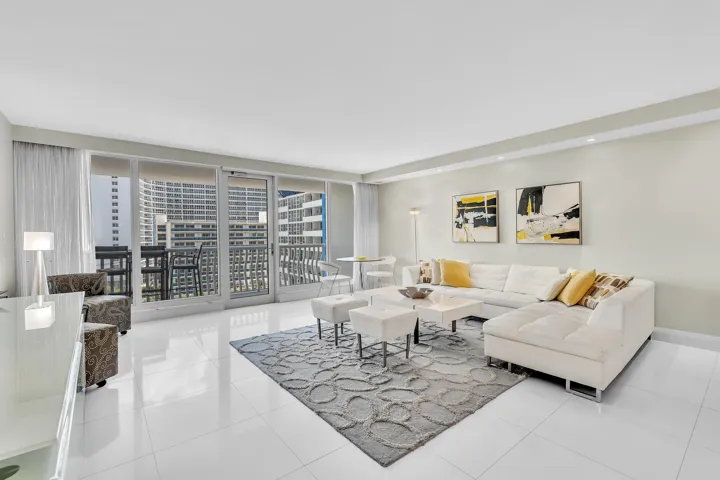 Fully furnished and spacious floor plan