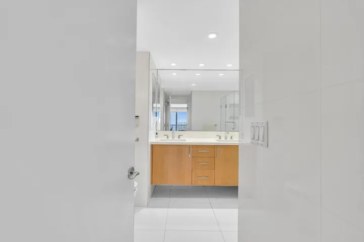 Ensuite Bath Entrance