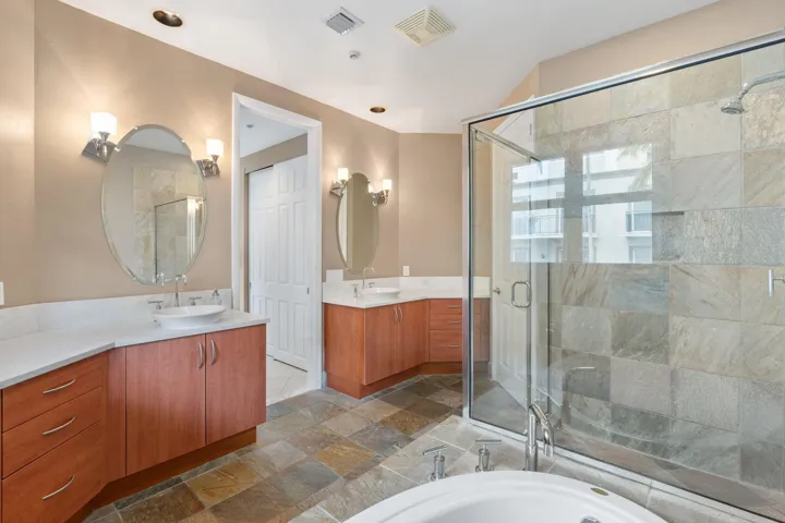 26-web-or-mls-2617 NE 14th Ave 109, Wilt