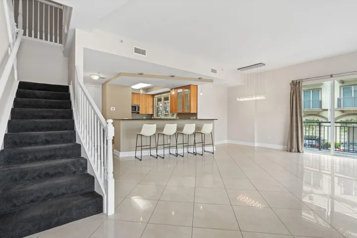 5-web-or-mls-2617 NE 14th Ave 109, Wilto