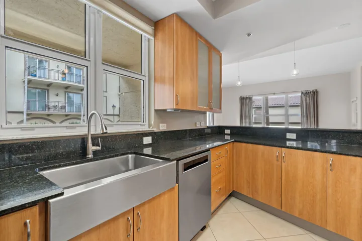 13-web-or-mls-2617 NE 14th Ave 109, Wilt