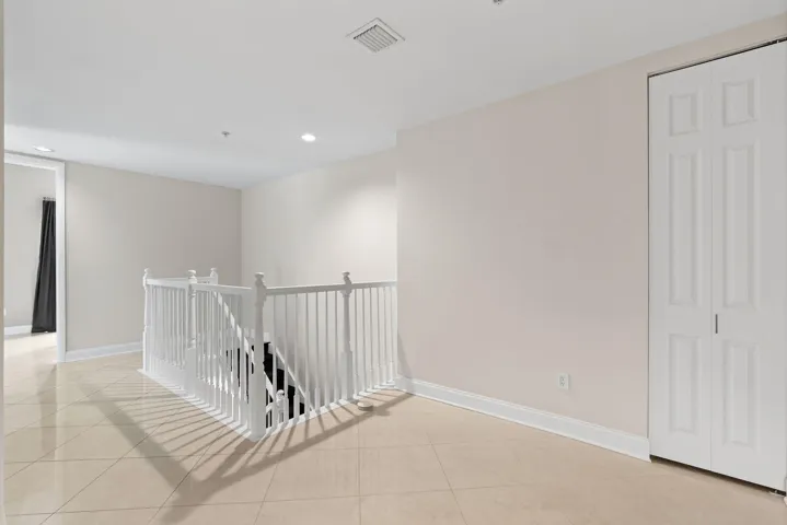 18-web-or-mls-2617 NE 14th Ave 109, Wilt