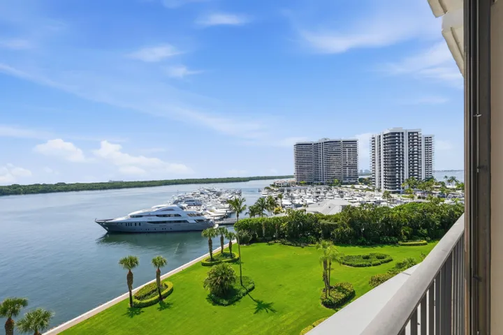 Balcony to marina, beautiful.