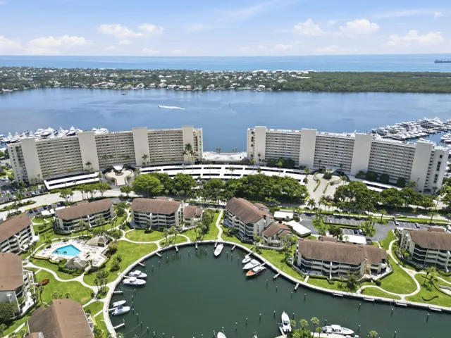 Spectacular view of Quay South and North
