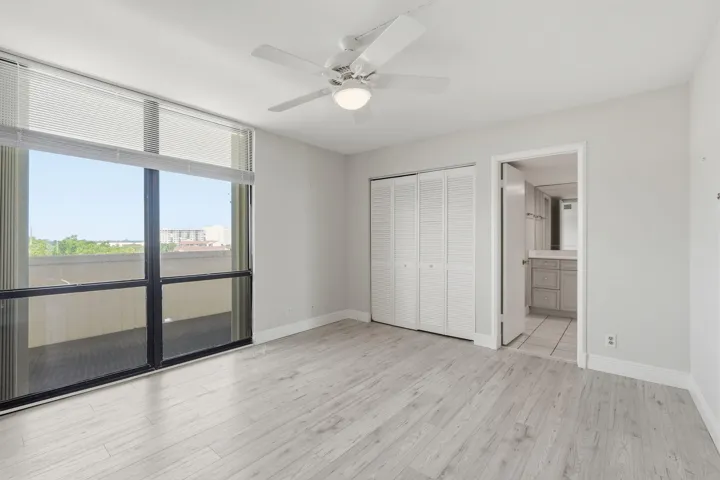 2nd bedroom/bath. tons of light.