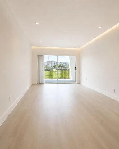 master bed staging 1