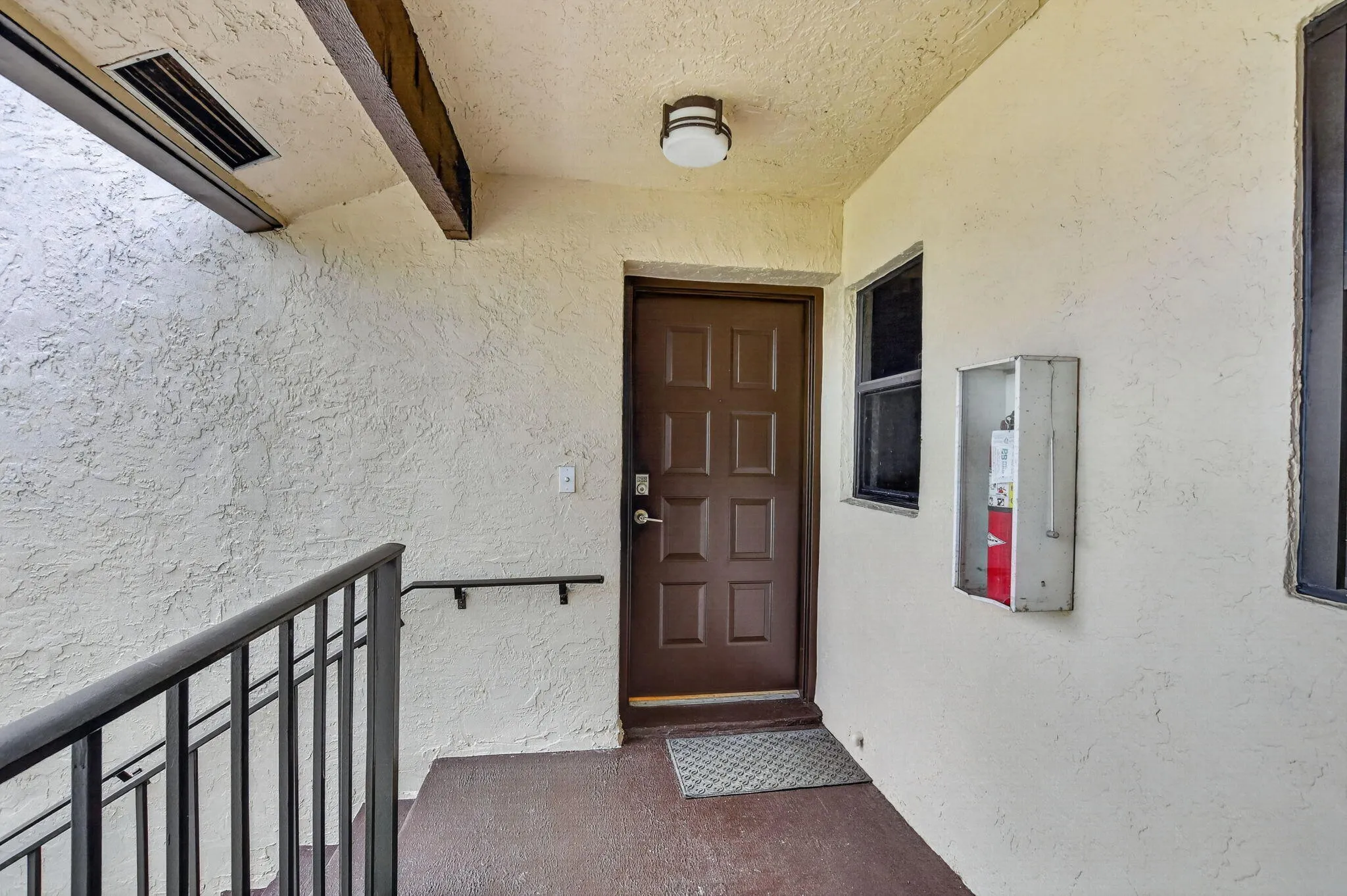 Covered Top Floor Apartment