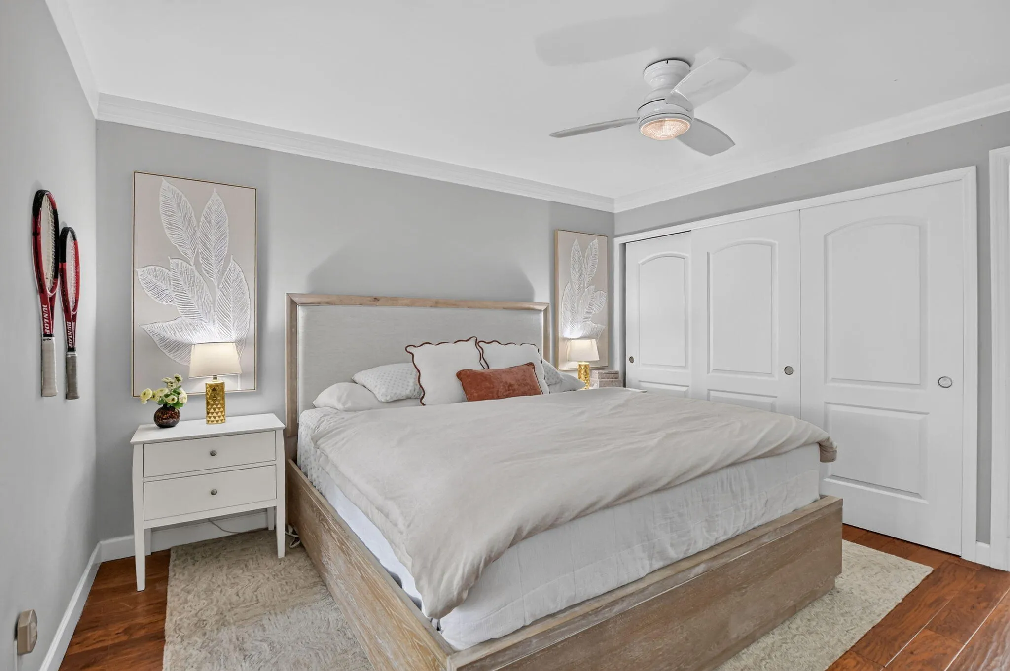 King Bed & Bonus Closet
