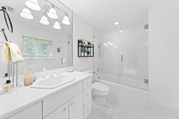 2ND BATHROOM