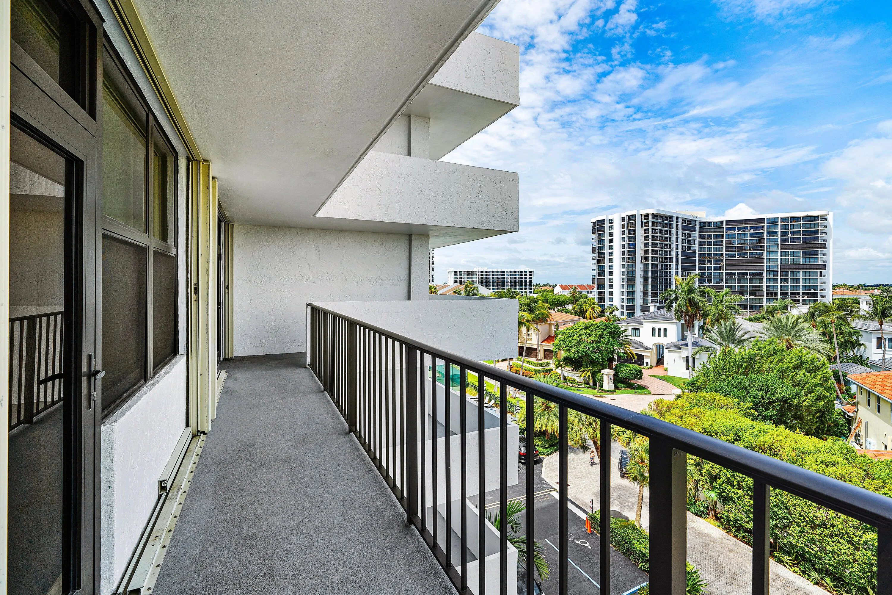 walk around balcony off bedrooms