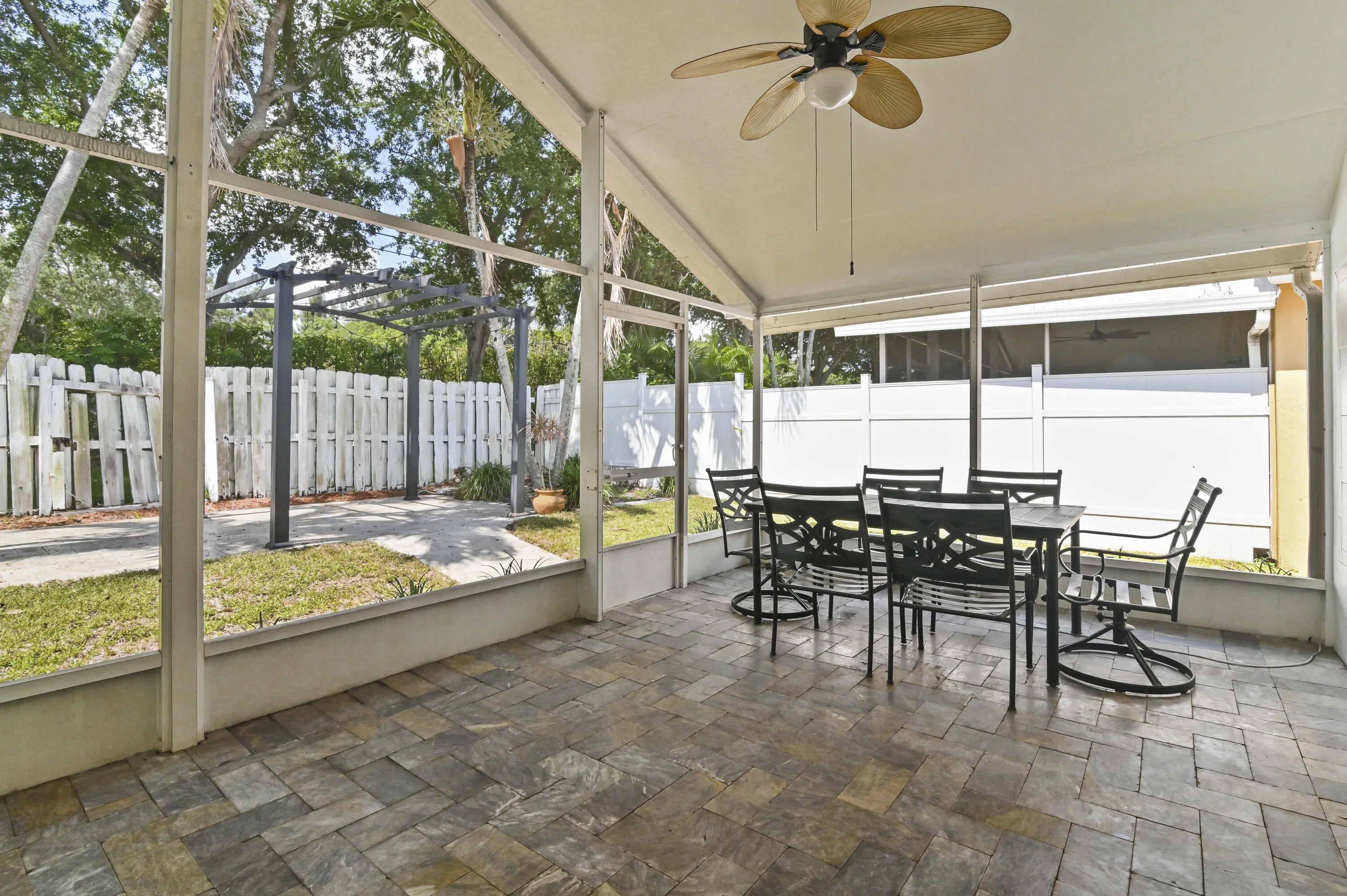 22 Patio 01