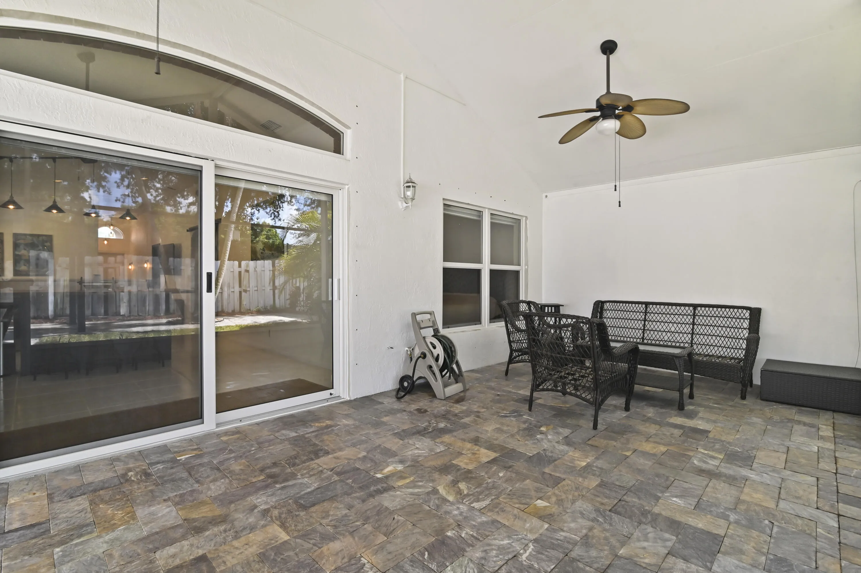 23 Patio 02