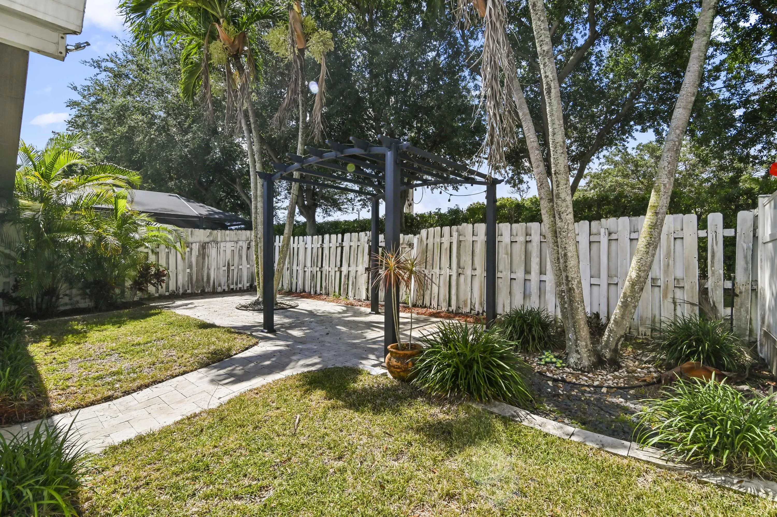 26 Backyard 03