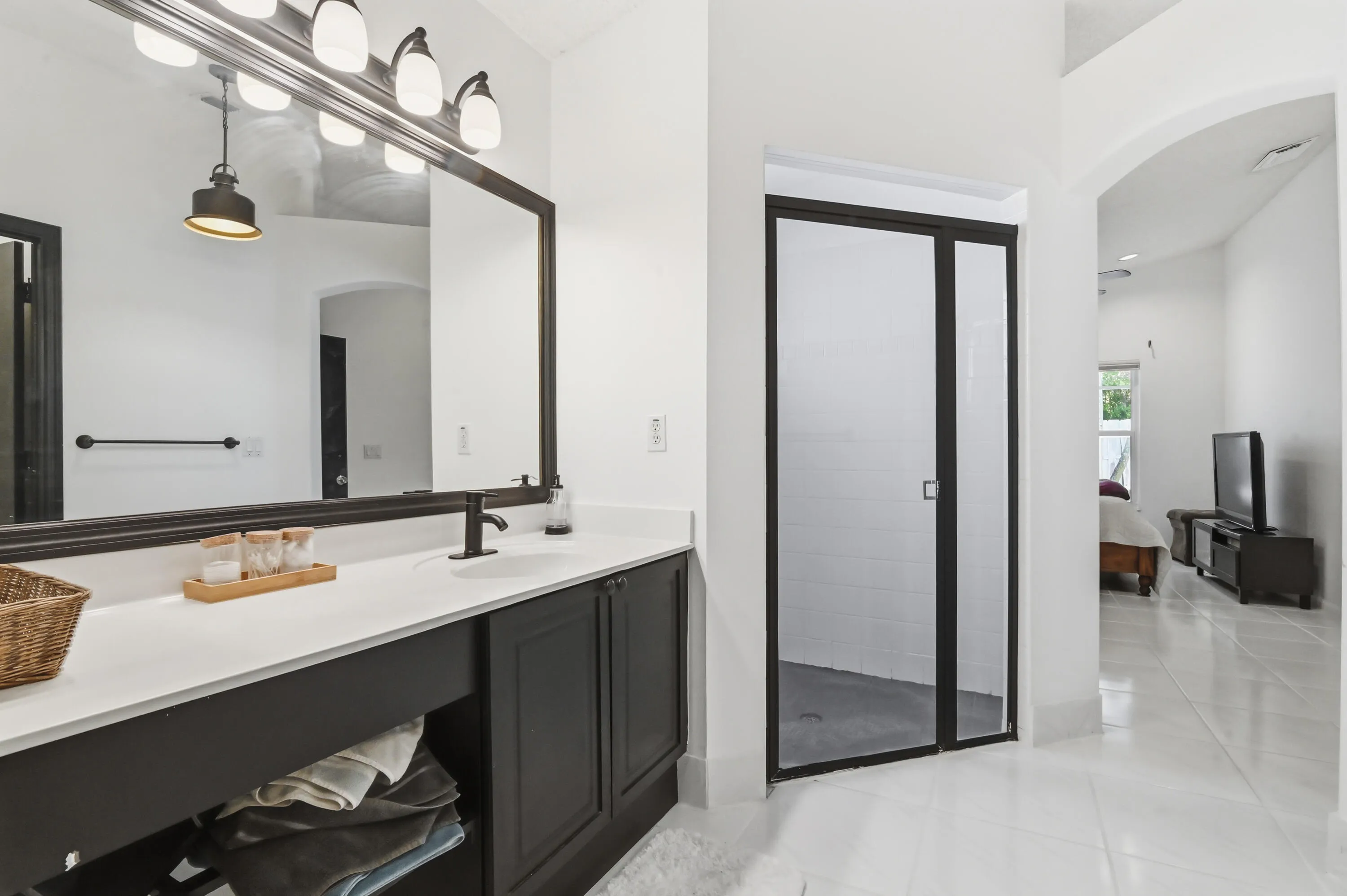 21 Bathroom 02