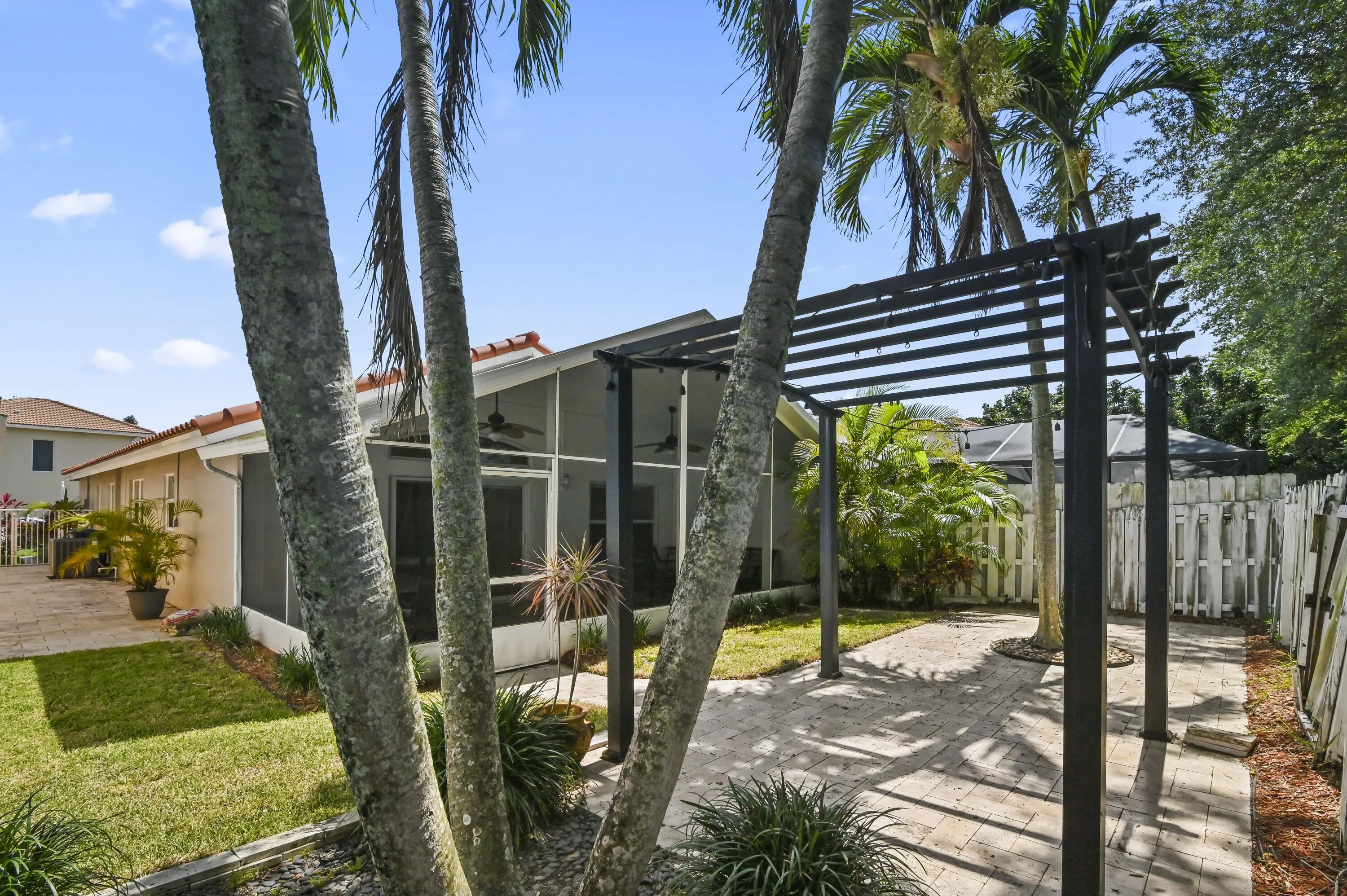 24 Backyard 01