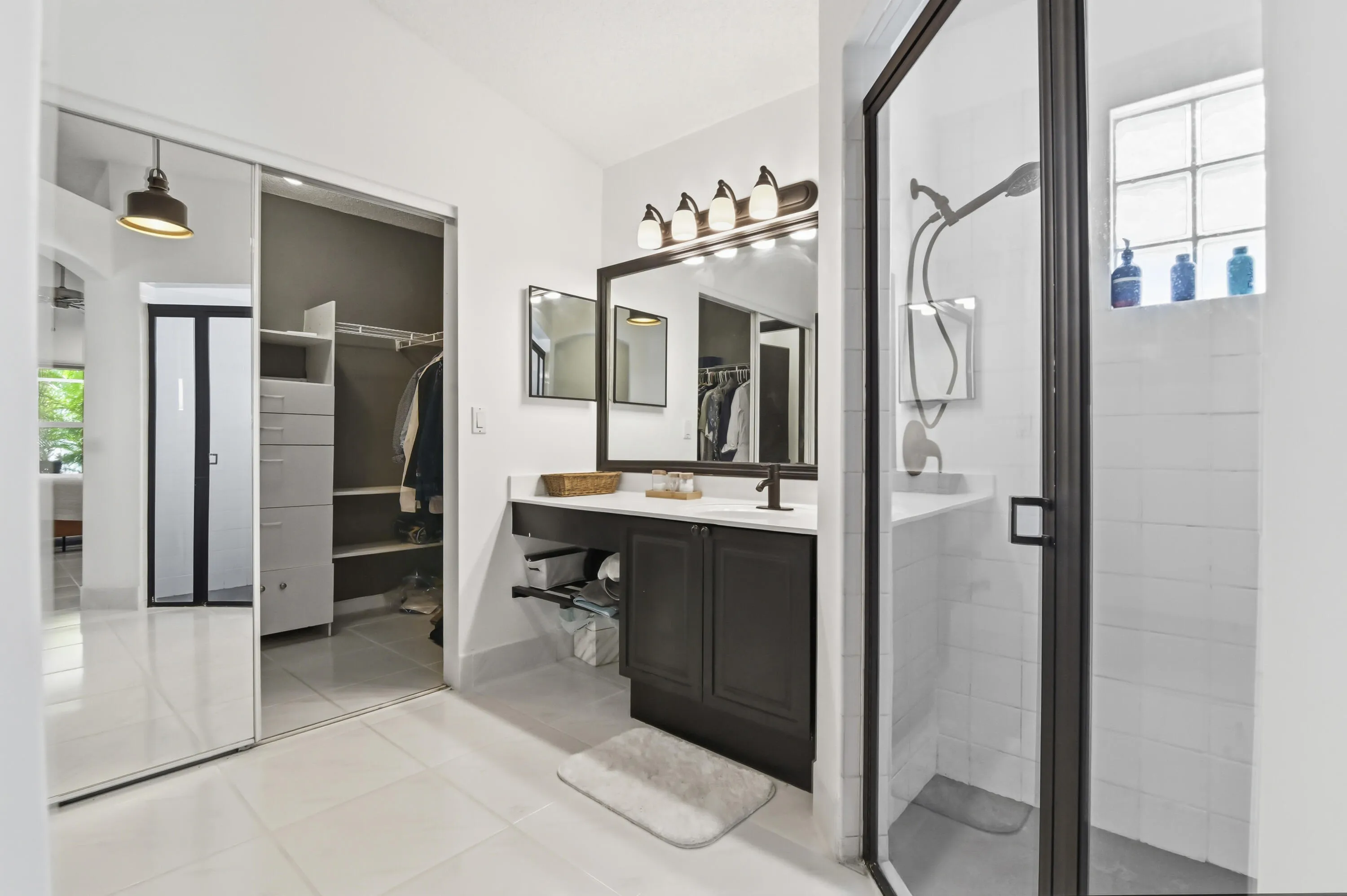 20 Bathroom 01