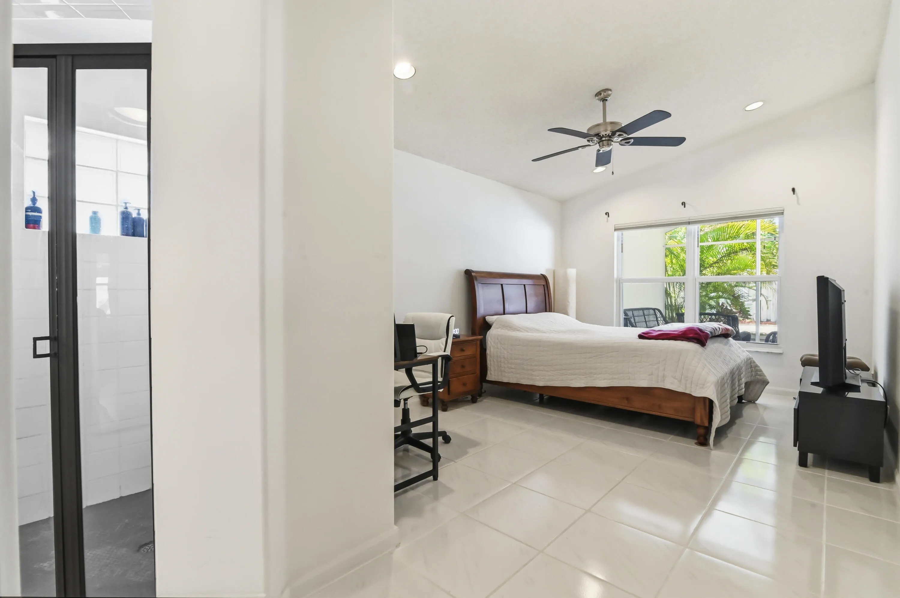 17 Bedroom 01