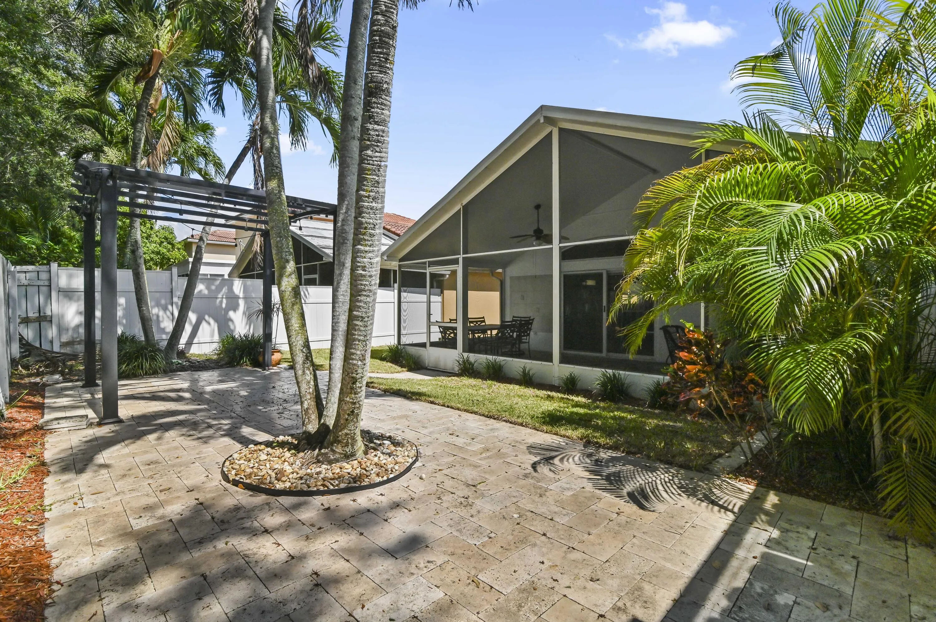 25 Backyard 02