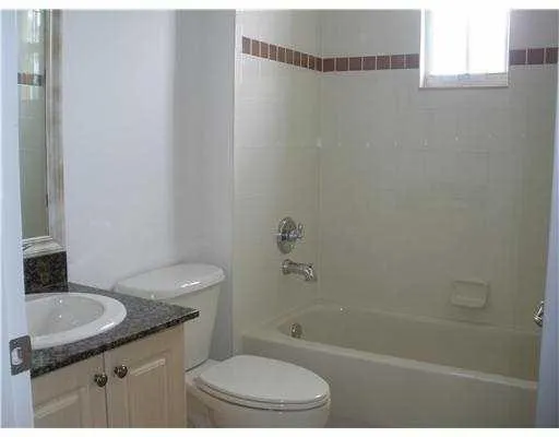Lovely, Landscaped, TownHouse, Pool Community, Gated. 2812 Eagle Rock Cir 906. 3-BR. 2.5 Bath. End Unit. Attached Garage.