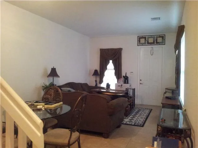 Lovely, Landscaped, TownHouse, Pool Community, Gated. 2812 Eagle Rock Cir 906. 3-BR. 2.5 Bath. End Unit. Attached Garage.