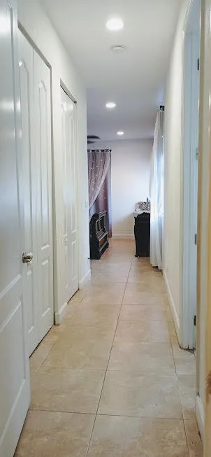 Lovely, Landscaped, TownHouse, Pool Community, Gated. 2812 Eagle Rock Cir 906. 3-BR. 2.5 Bath. End Unit. Attached Garage.