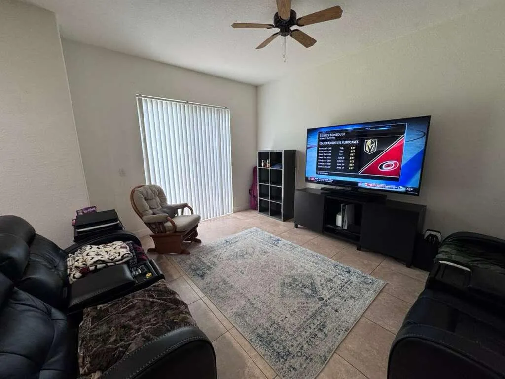 Lovely, Landscaped, TownHouse, Pool Community, Gated. 2812 Eagle Rock Cir 906. 3-BR. 2.5 Bath. End Unit. Attached Garage.