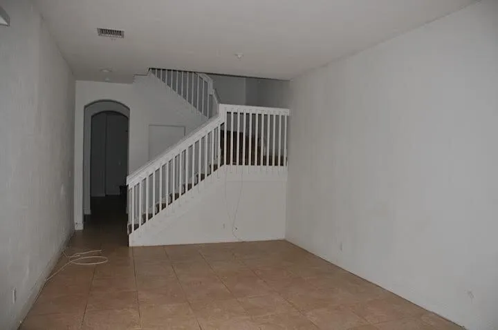 Lovely, Landscaped, TownHouse, Pool Community, Gated. 2812 Eagle Rock Cir 906. 3-BR. 2.5 Bath. End Unit. Attached Garage.