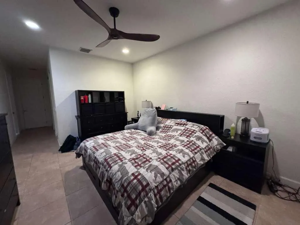 Lovely, Landscaped, TownHouse, Pool Community, Gated. 2812 Eagle Rock Cir 906. 3-BR. 2.5 Bath. End Unit. Attached Garage.