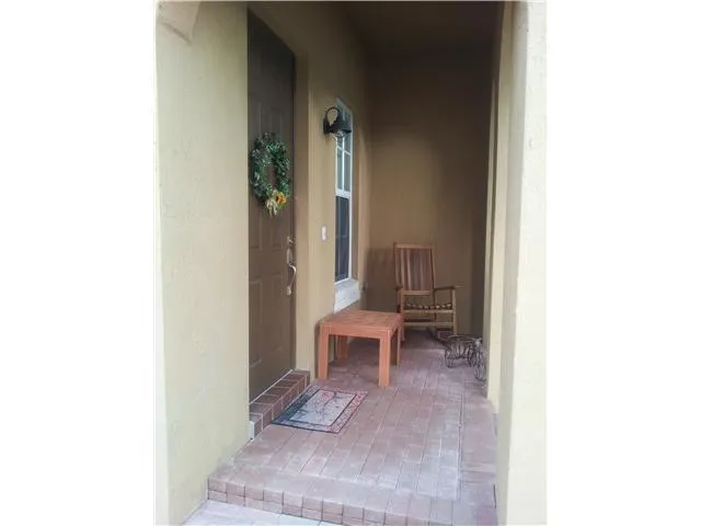 Lovely, Landscaped, TownHouse, Pool Community, Gated. 2812 Eagle Rock Cir 906. 3-BR. 2.5 Bath. End Unit. Attached Garage.