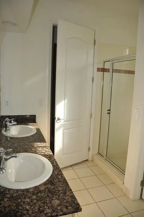 Lovely, Landscaped, TownHouse, Pool Community, Gated. 2812 Eagle Rock Cir 906. 3-BR. 2.5 Bath. End Unit. Attached Garage.
