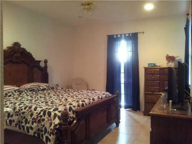 Lovely, Landscaped, TownHouse, Pool Community, Gated. 2812 Eagle Rock Cir 906. 3-BR. 2.5 Bath. End Unit. Attached Garage.