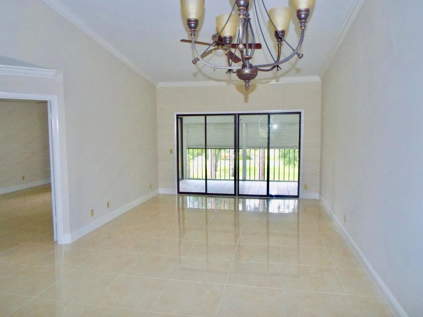 Living / Dining Area