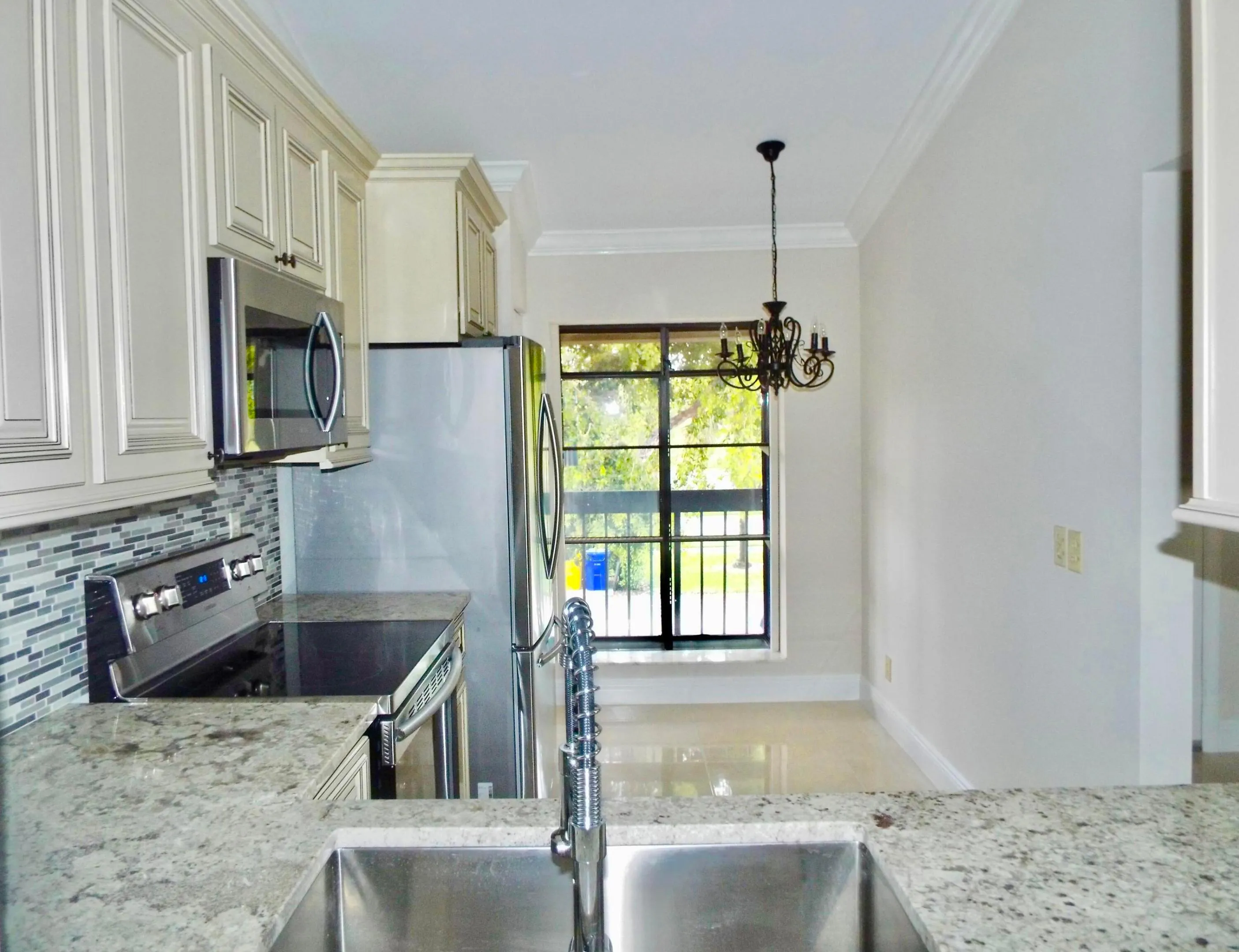 Kitchen Dining Area