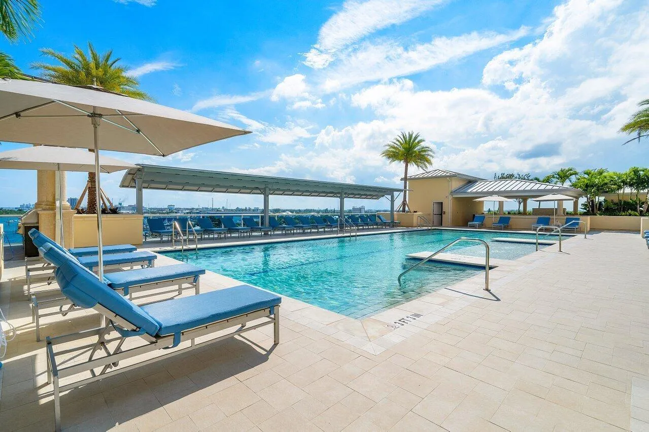 sundeck and lounge area