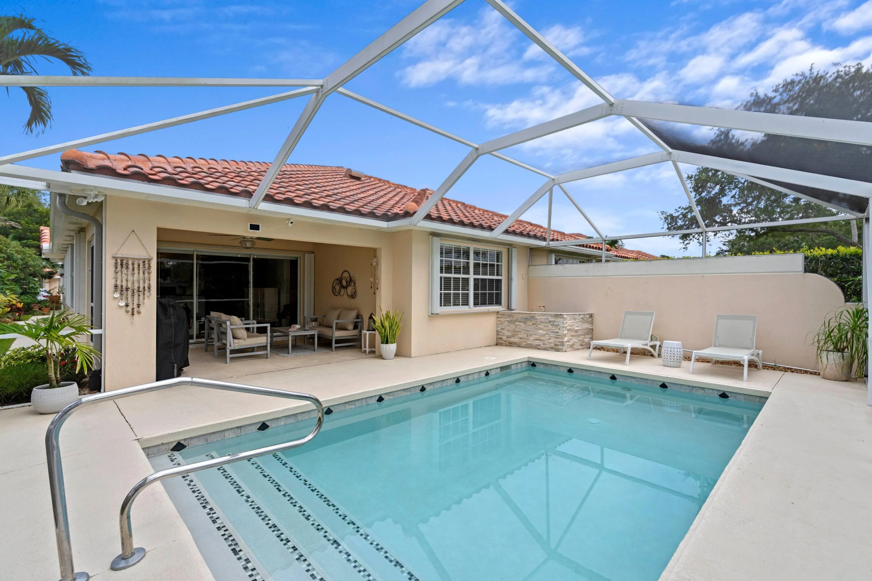 Pool w/ Screen Enclosure