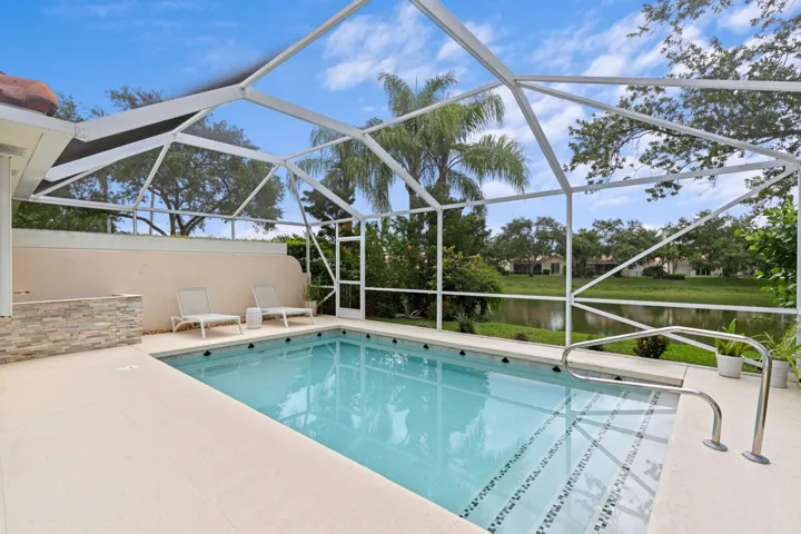 Pool w/ Screen Enclosure