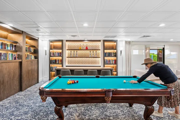 Country Club Library-Bar