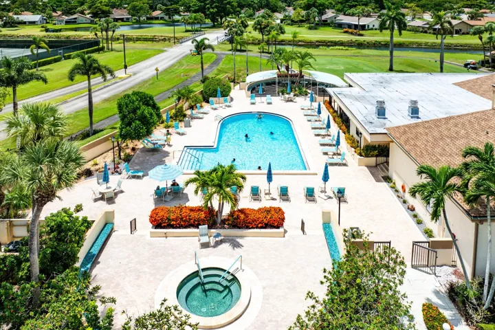 Country Club Whirlpool & Pool